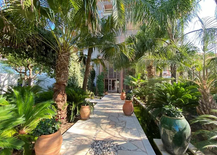 Family - Terrace - Parking - 4-5 People * أنتيب